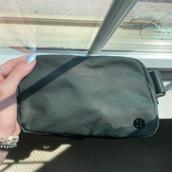 lululemon everywhere belt bag - Picture 8 of 9